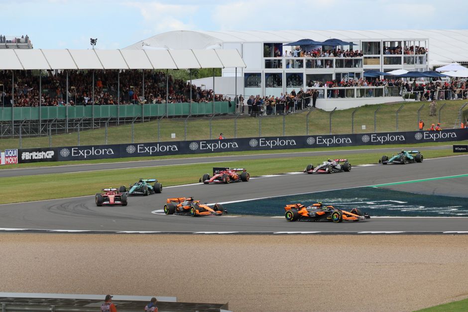 Antoneli trijumfovao na Silverstone sprint trci, prestigao Hamiltona
