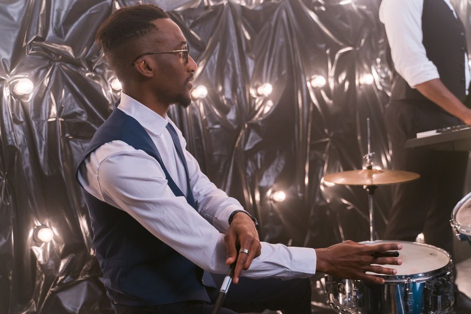 Džez, obrazovanje i inovacija: Putovanje Džona Bejkona Mlađeg kroz svet muzike