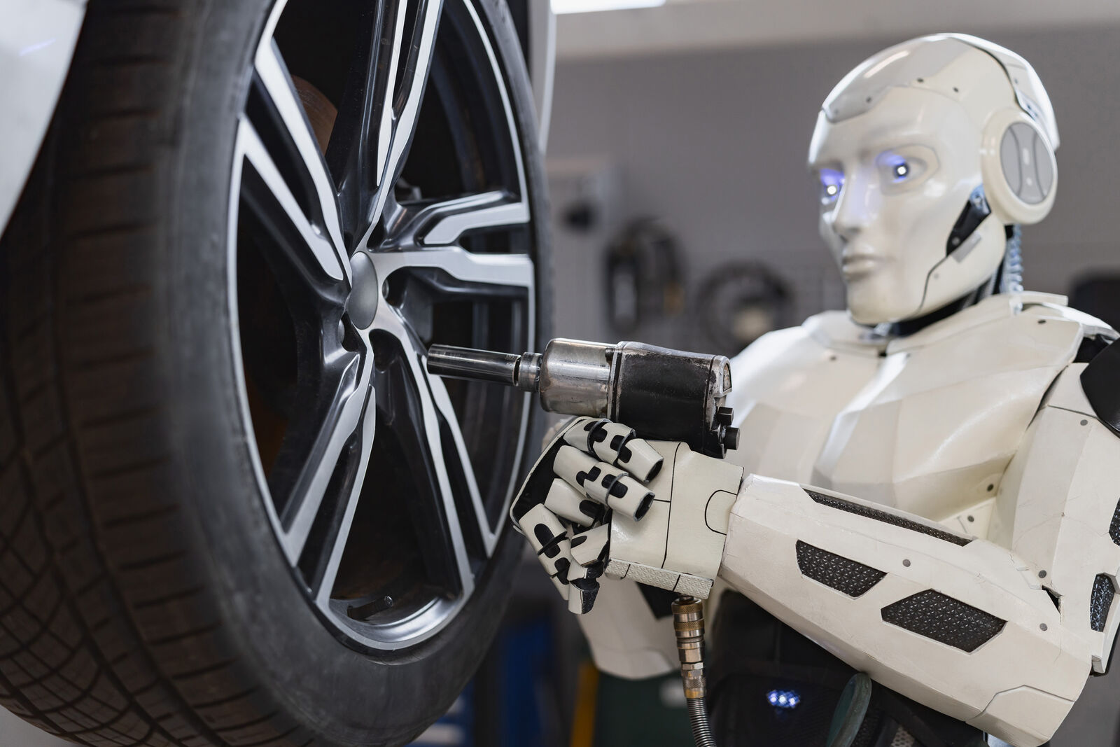 Kako robot menja gume za manje od pet minuta