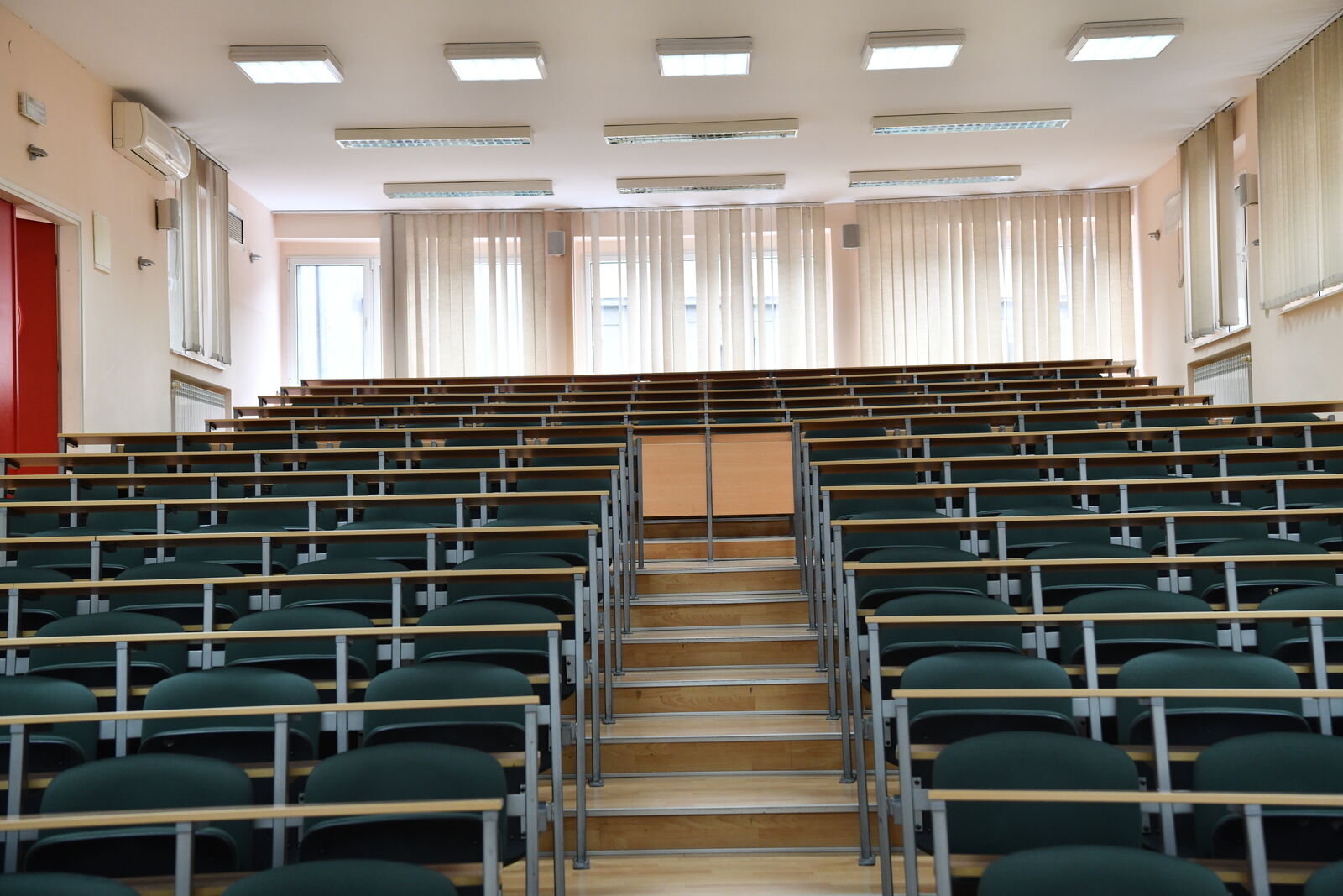 Kriza u visokom obrazovanju: Zašto se zatvaraju fakulteti i kako opstati