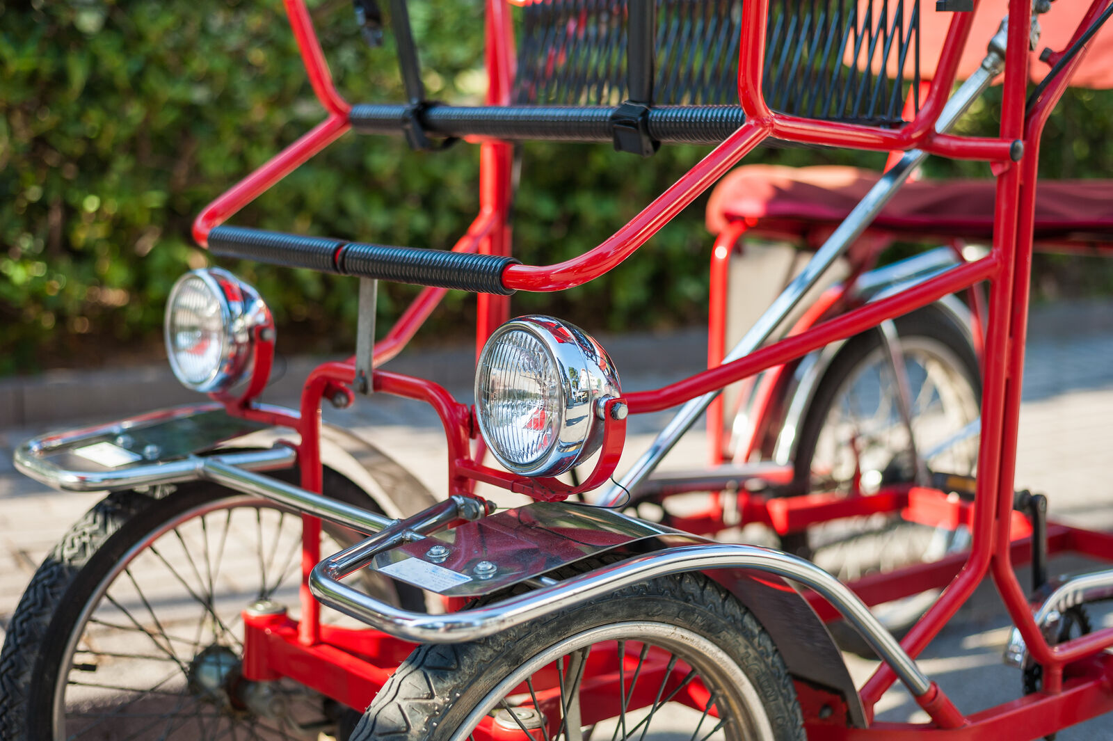 Nostalgija na tri točka: Obnova klasičnih limenih dečijih automobila