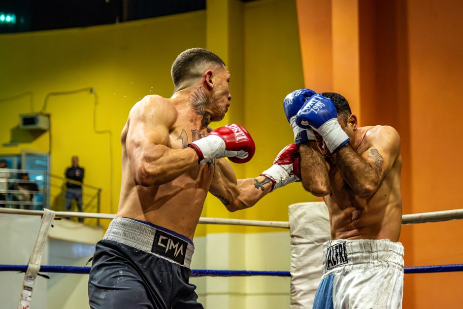 Psihološke igre u teškoj kategoriji: Da li ćemo gledati istorijski britanski duel?