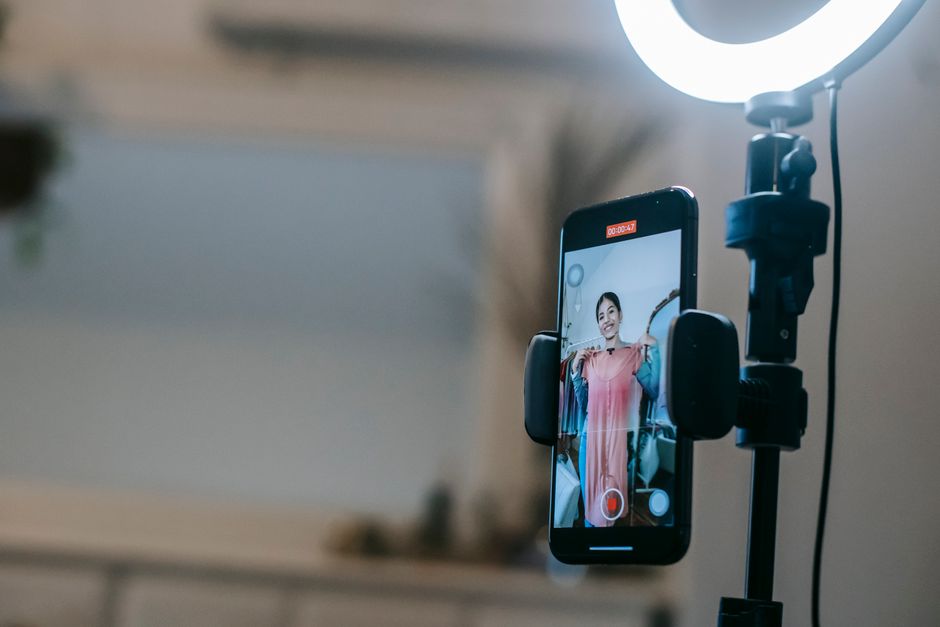 Revolucija vertikalnog formata: Kako su pametni telefoni promenili vizuelnu kulturu