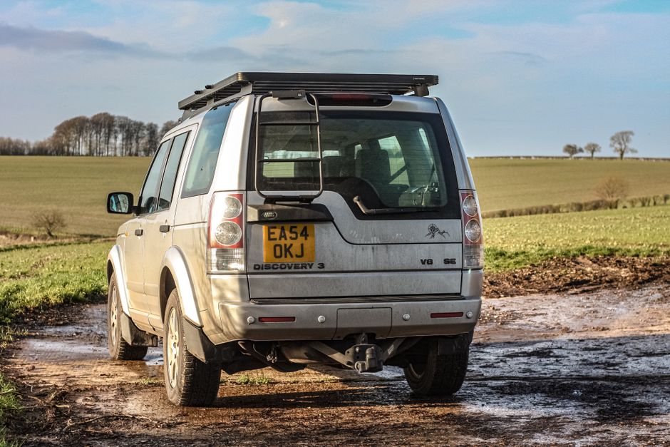 Spoj visoke tehnologije i jednostavnih rešenja: Land Rover otklanja neobičan kvar